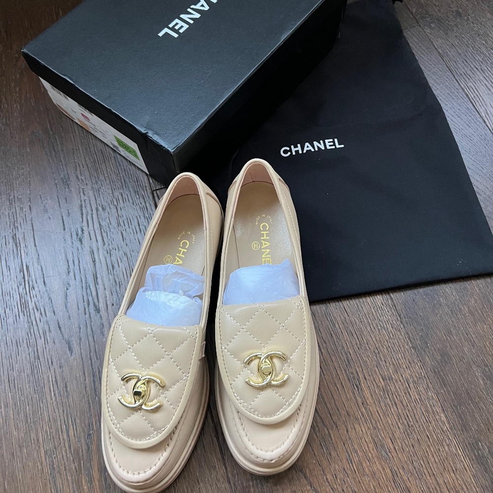 Quilted Leather Loafers in Beige with Gold CC